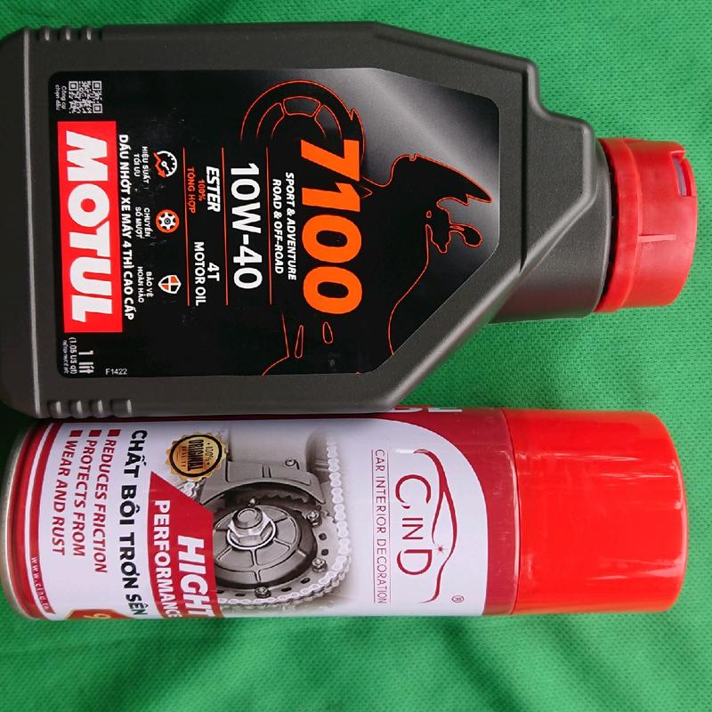 Dầu nhớt xe máy Motul 7100 10w40 1 lít và 1 chai xịt dưỡng sên 450 ml (bộ sản phẩm gồm 2 món như hình)