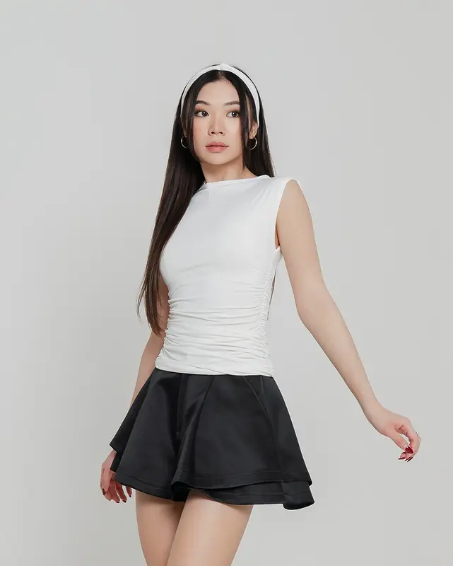 Evertops -1.0 / Lilou Ruched Top / Atasan Wanita Polos Slim-fitting 0