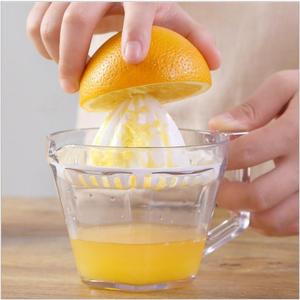Dụng cụ vắt cam trong suốt Việt Nhật có lưới lọc nắp đậy kèm ca đong định mức thiết kế nhỏ gọn an toàn cho người lớn và trẻ em
