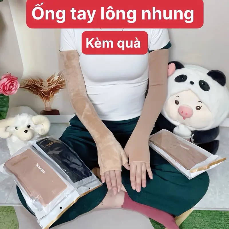 ( kèm quà) ống tay lông nhung có xỏ ngón cao cấp . Lót lông êm  ái và co giãn tốt. Khuyến  mãi  mua 5 đôi tặng  vớ  ủ kem + 2 món  quà  . Mua 10 đôi tặng  2 đôi vớ  ủ kem + 2 quà ). Ong tay 0