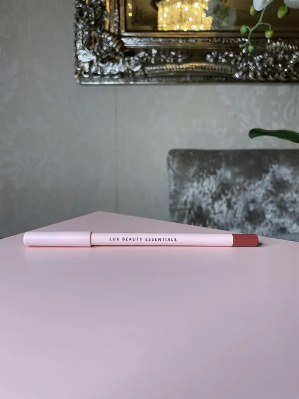 Lux Beauty Lipliner 4