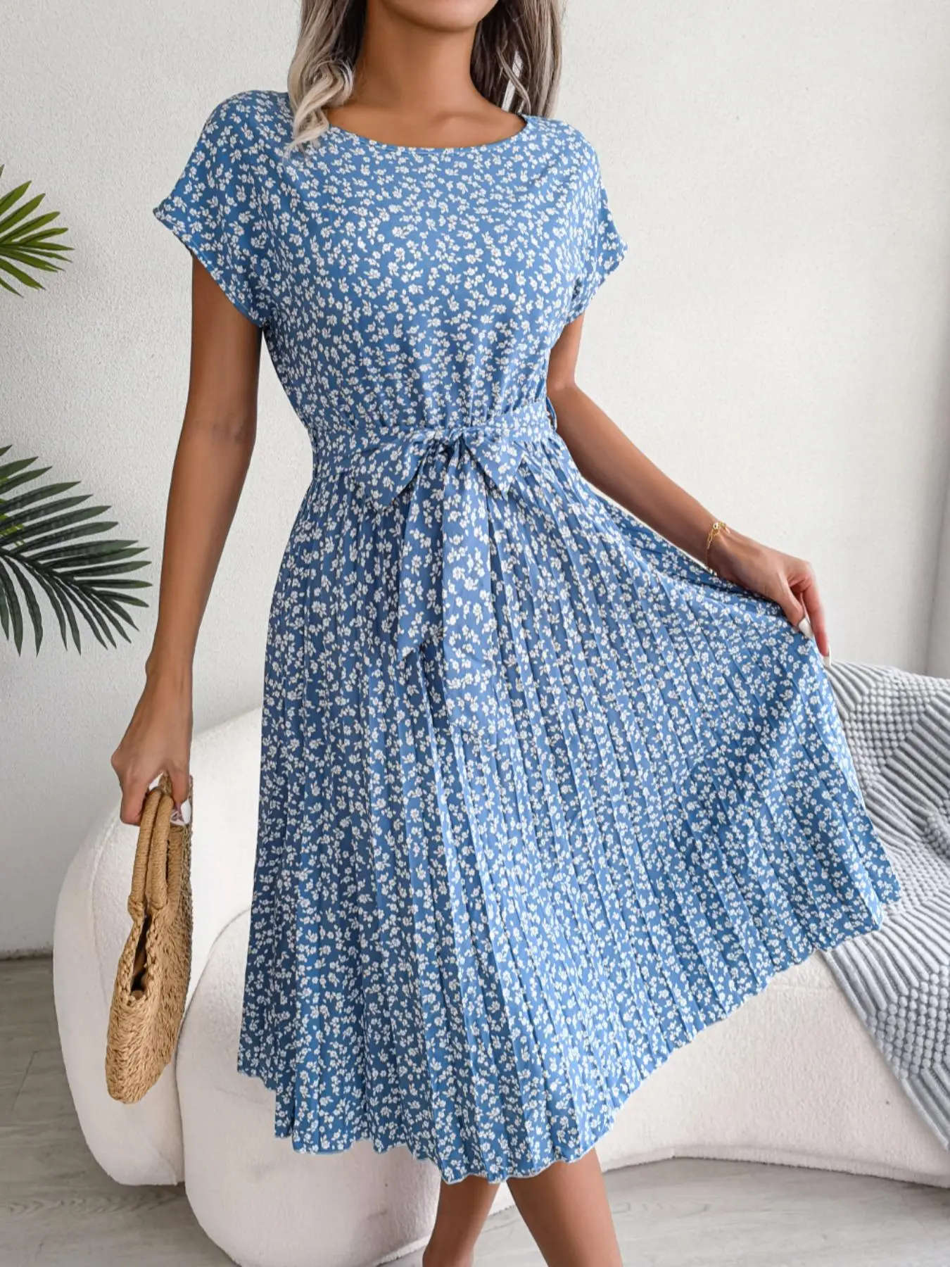 Women's Ditsy Floral Belted Pleated A Line Dress, Summer Clothes Women, Summer Dresses 2025, Round Neck Drop Shoulder Midi Dress for Summer, Dresses for Women, Women's Dress for Beach Vacation Holiday, Summer Dresses 2025 Casual Womenswear Comfort Fitted