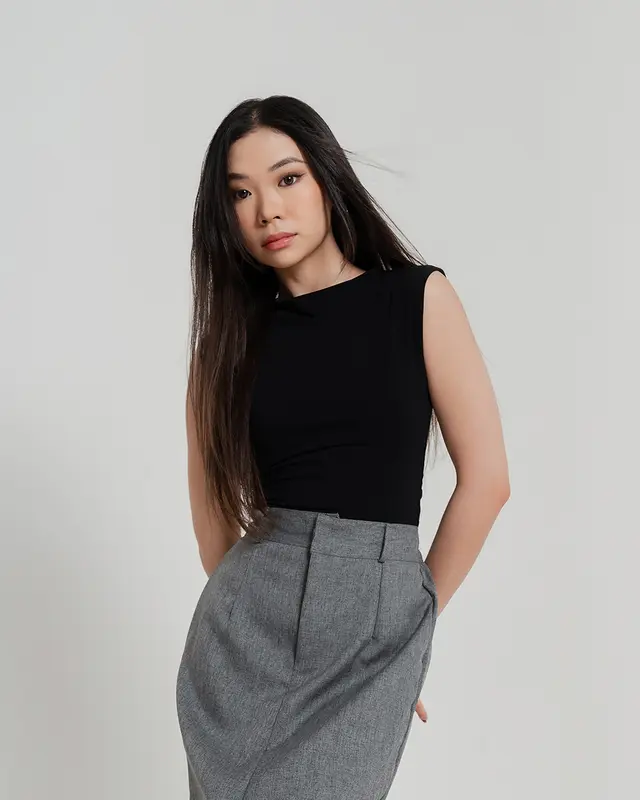 Evertops -1.0 / Lilou Ruched Top / Atasan Wanita Polos Slim-fitting 1