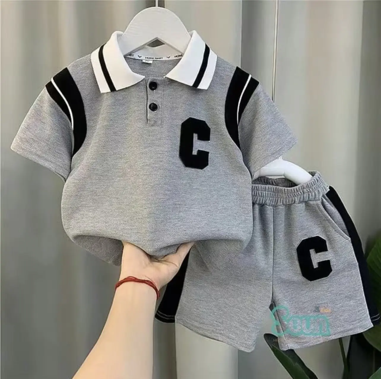 Bộ polo chữ C Hot Trend cho bé trai từ 8-30kg----MÃ CHỮ C XÁM
