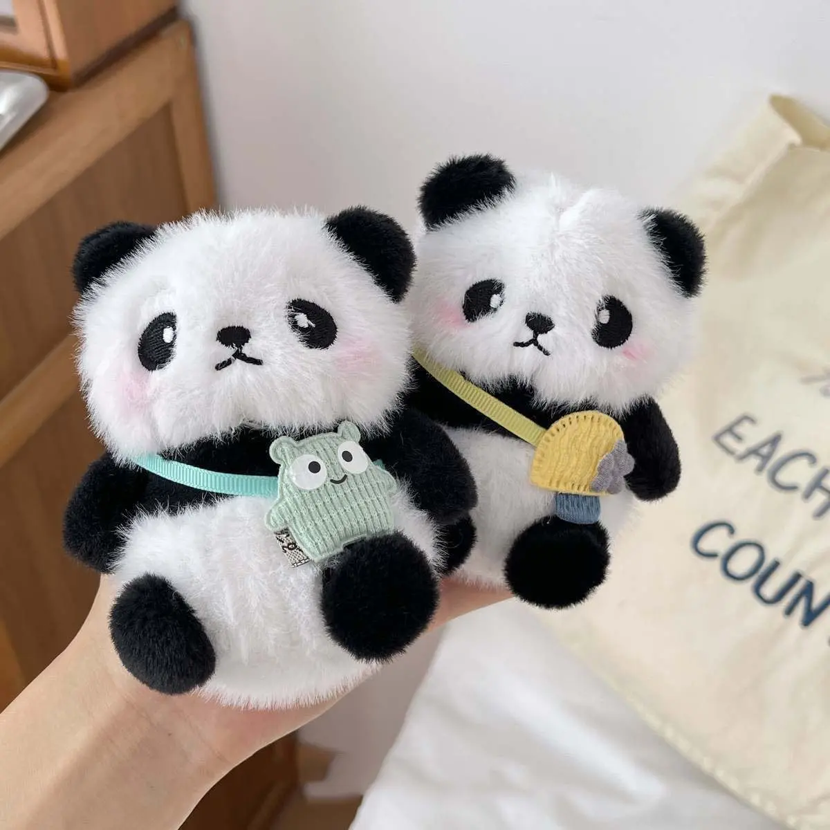 Gấu Trúc Khổng Lồ Nhồi Bông, Dễ Thương Và Thực Tế, Siêu Đáng Yêu, Búp Bê Gấu Trúc, Mặt Dây Chuyền Đồ Chơi Nhồi Bông Móc Chìa Khóa, Phong Cách Người Nổi Tiếng Trên Internet, Búp Bê Đồ Trang Trí Treo, Có Ngày Tháng Năm 2025