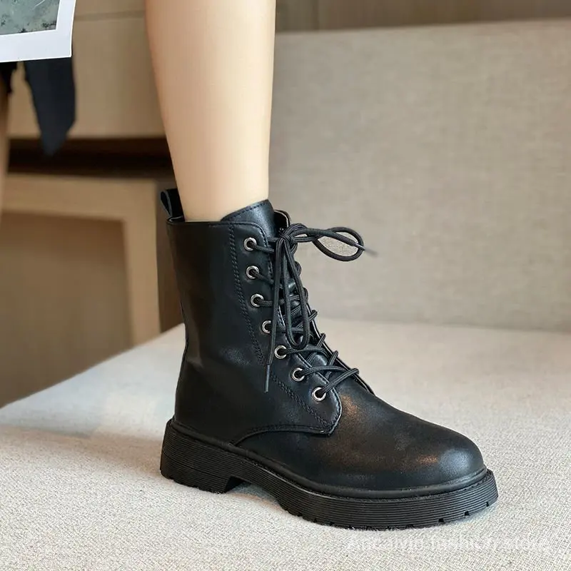 Wanita2024 Spring Baru Versi Korea Sepatu Motosikal Fesyen Liar Bersih Merah Martin Boots