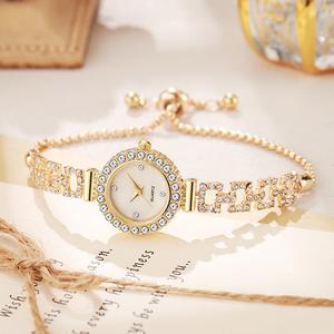 นาฬิกาข้อมือผู้หญิงดีไซน์แฟชั่นสายหนังประดับเพชรสไตล์เกาหลี สายรัดแบบดึงออก สไตล์สาวเรียบหรู นาฬิกาคุณภาพสูงประดับด้วยแถวเพชร