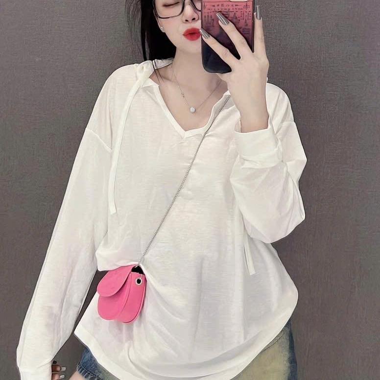 Áo thun giấy trơn tay dài cổ v có nón form rộng dáng dài mặc mang siêu mát