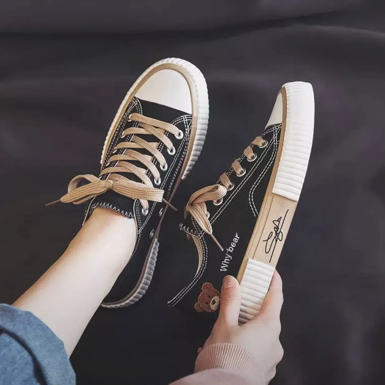 Giày vải cv Sneaker gấu cổ thấp  2 màu đen kem (s36-40) Vải Canvas