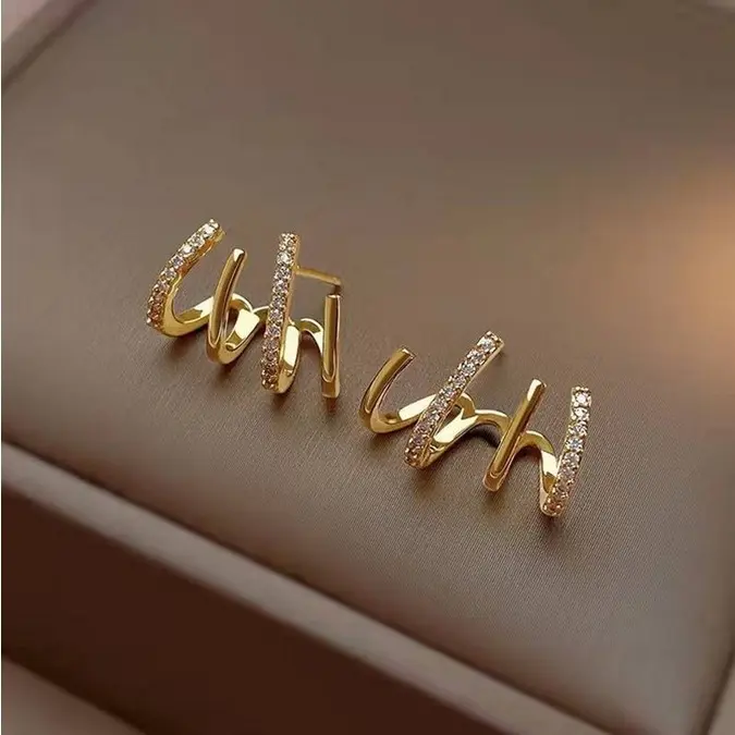 Anting Wanita 4 layer  Tusuk Trisula Cantik Karet Earrings 2