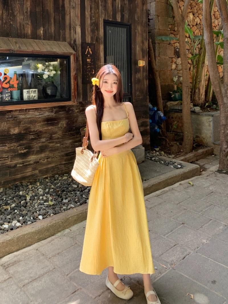 Product Introduction of French style short yellow camisole dress, women's waist cinching temperament long skirt, beach vacation dress 4