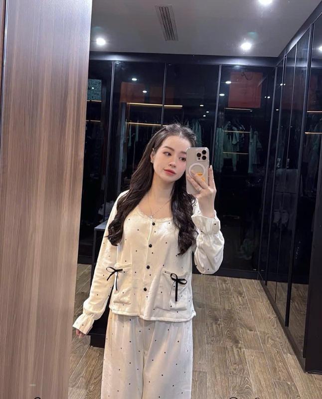 N91-pijama nhung dài tay bánh bèo hoạ tiết chấm pi cổ tròn - Bộ ngủ tiểu thư ấm hàng quảng châu cao cấp