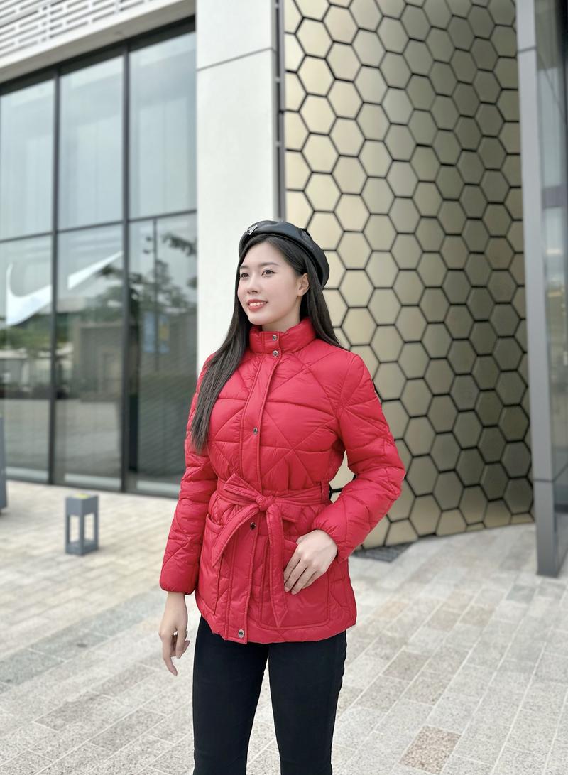 Product Introduction of Áo khoác phao HeraDG dáng ngắn thiết kế trần trám, dây buộc eo kết hợp túi vuông, trần bông 3 lớp ấm áp WJKBD4025 24