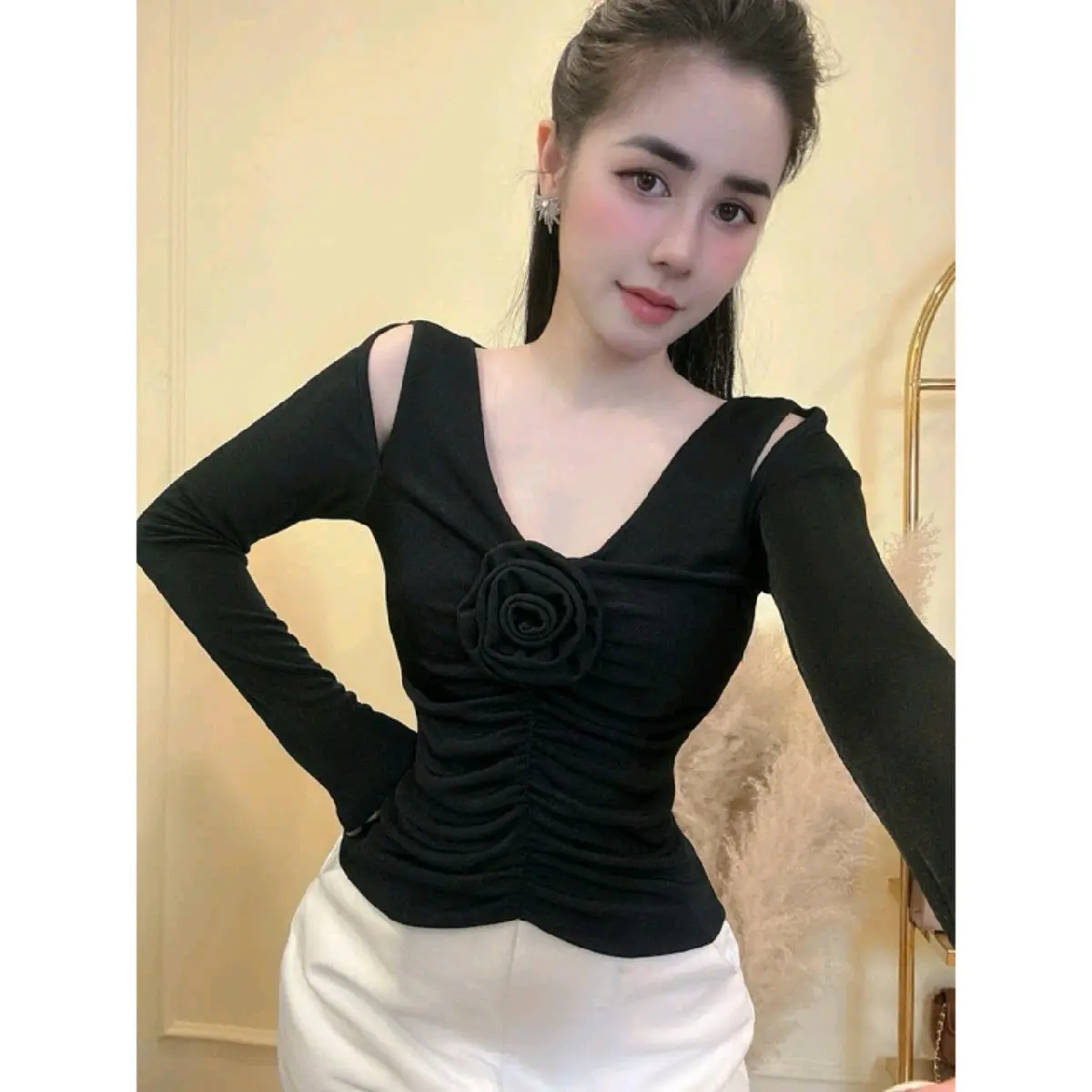 Áo thun nữ tay dài khoắt vai V1 đính hoa sang trọng A04