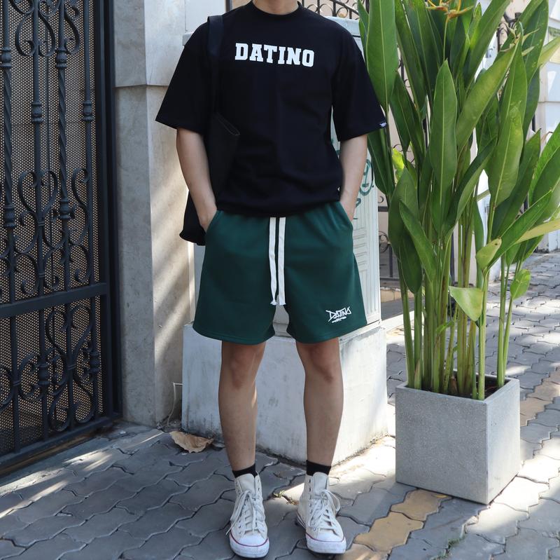 Product Introduction of Quần short nam nữ thun chân cua DATINO Signature cotton da cá chất dày dặn, form rộng mặc trên gối Unisex Menswear 2