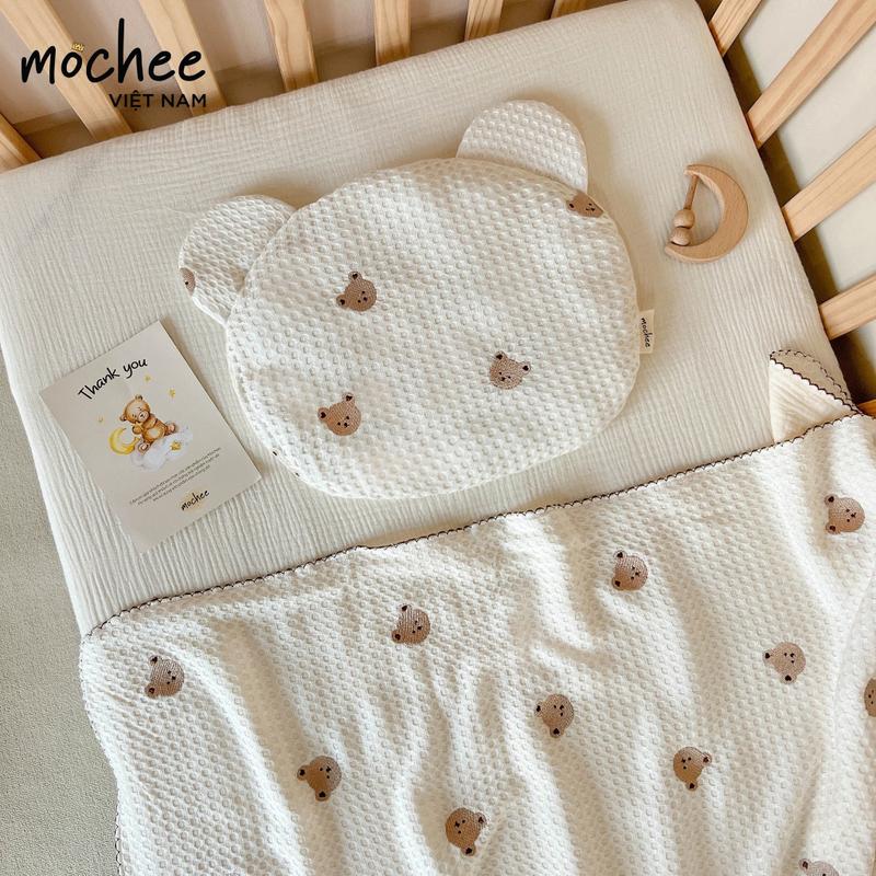 Gối đầu tai gấu cho bé Mochee tổ ong thêu gấu vải waffle cho bé sơ sinh - Monnie Kids 4