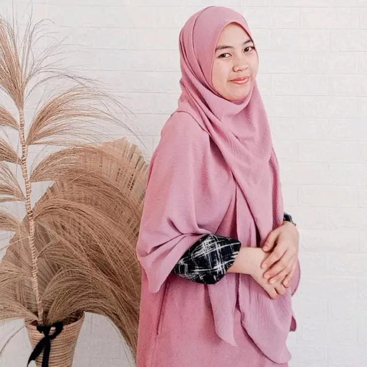 Pashmina Oval Crinckle Airflow Curve Standar Panjang Muslim Jilbab Wanita Crinkle Syal Syari Hitam Garis Instan 4