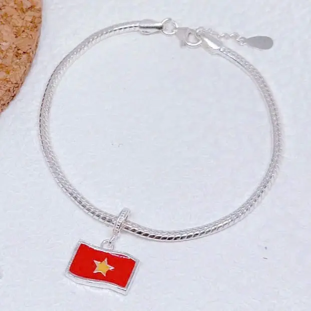 Vòng tay lá cờ Việt Nam cờ đỏ sao vàng lắc tay bạc 925 Lolie Accessories vòng tay  charm charm  cờ tổ quốc charm  bạc 8