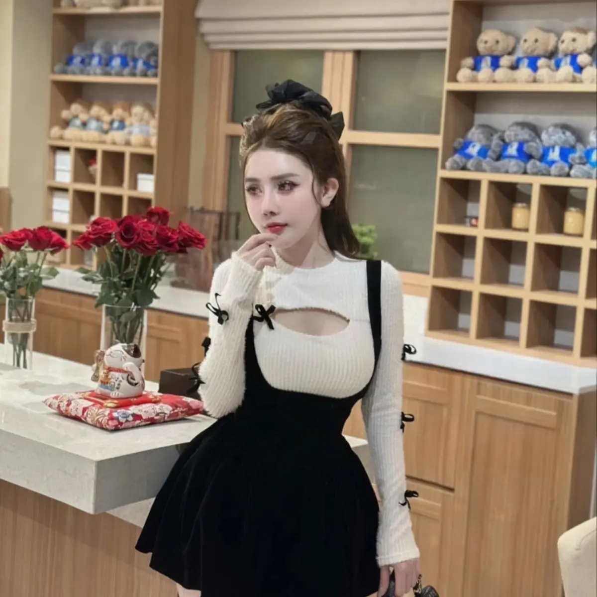 Set yếm nhung cúc bọc mix áo len lông đính nơ tiểu thư. Women Dress