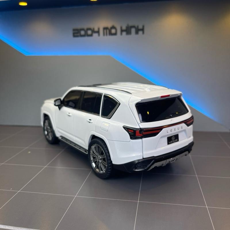 Mô hình xe Lếch Xù Lx600 tỷ lệ 1:24 bằng kim loại Tặng biển số Vip 3