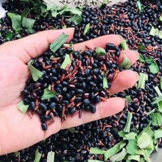  Trà gạo lứt đỏ  1kg  có đậu đen xanh lòng lá dứa đã rang chín và thơm. 