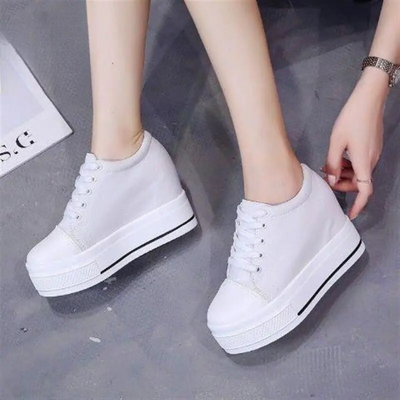 2025 Spring/Summer Little White Shoes Thick Bottom, Increased Height by 8, No Heel, Half Slippers for Women, Lazy Shoes, One Step Canvas Footwear Girl