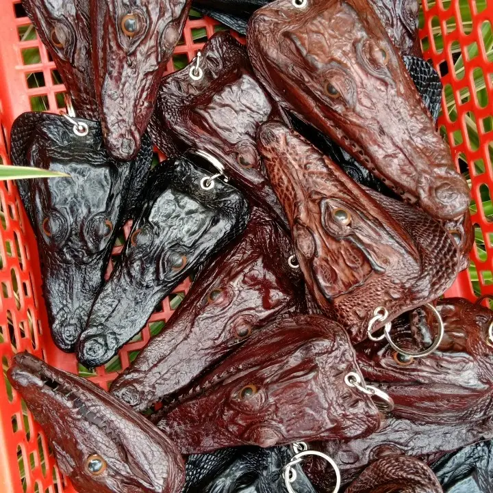 móc khóa xe cá sấu