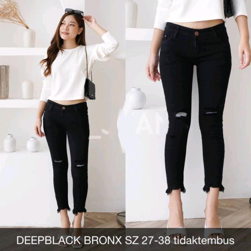 CELANA JEANS WANITA 7/9 DEEPBLACK BRONX 27-38 TIDAK TEMBUS.  7/9 HITAM SOBEK LUTUT TIDAK TEMBUS 1