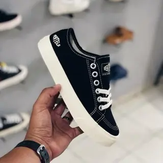 Sepatu Ventela Alpha Black Natural 3