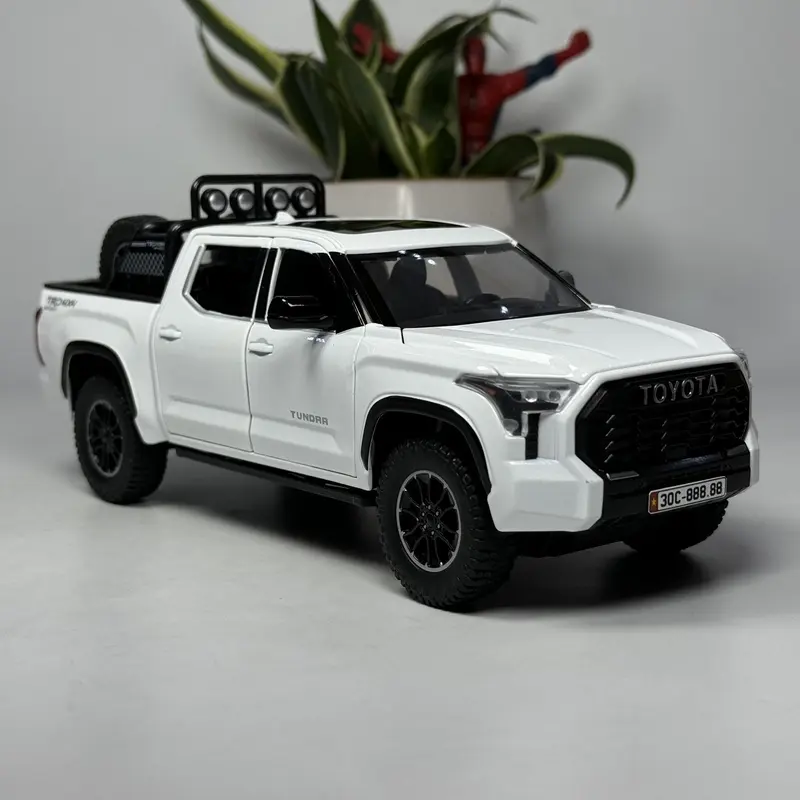 Mô hình xe bán tải Tô yo ta Tundra 4x4 tỷ lệ 1:24 bằng kim loại Tặng biển số VIP 0