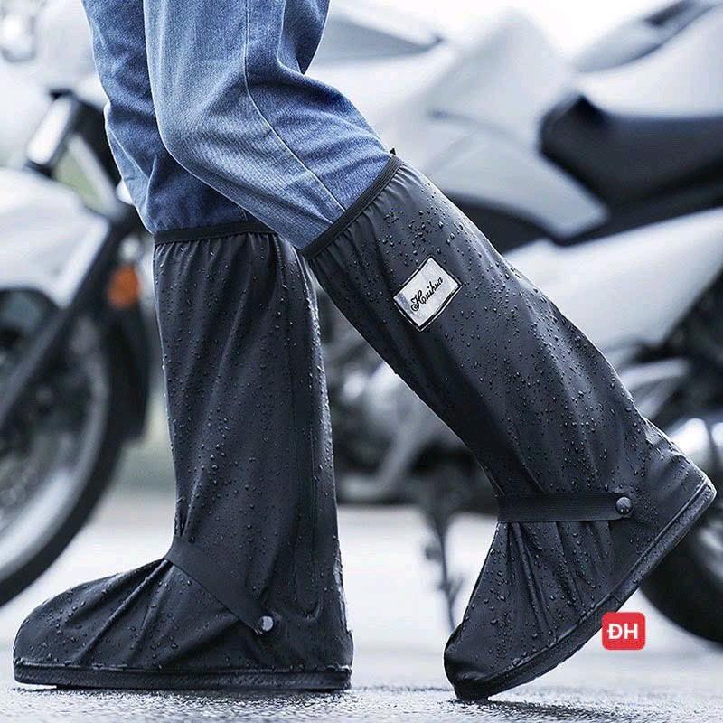 Ủng đi mưa cổ cao chống thấm nước, chất liệu PVC 2 lớp giúp bảo vệ giày khi đi mưa