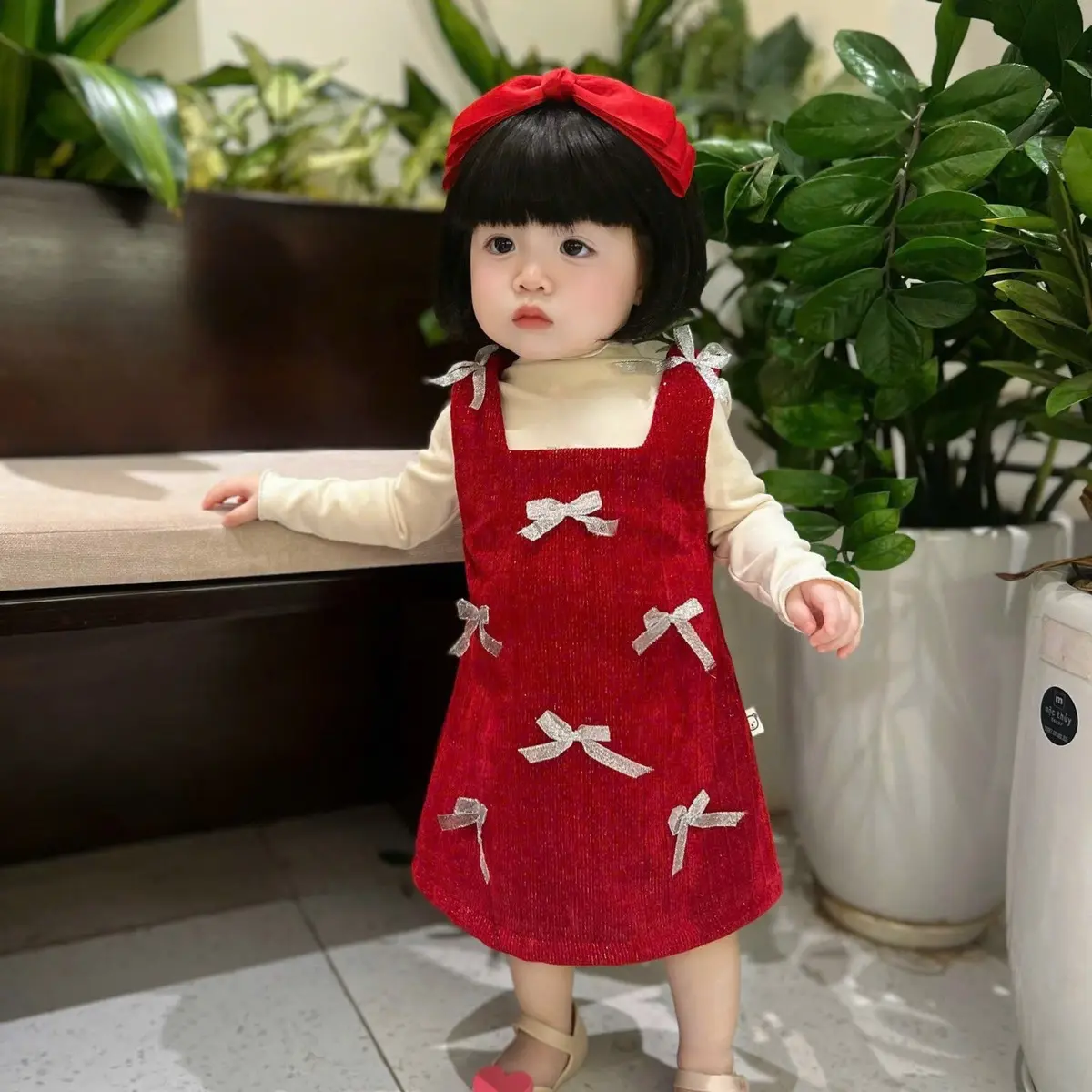 Váy dạ đỏ đính nơ kim sa cho bé , thiết kế sát nách dáng chữ A dễ phối đồ