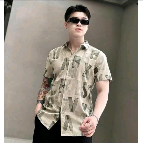 Áo sơ mi nam ngắn tay hoa tiết loang in chữ Mago co giãn nhẹ đứng phom - Menswear, Có Cổ