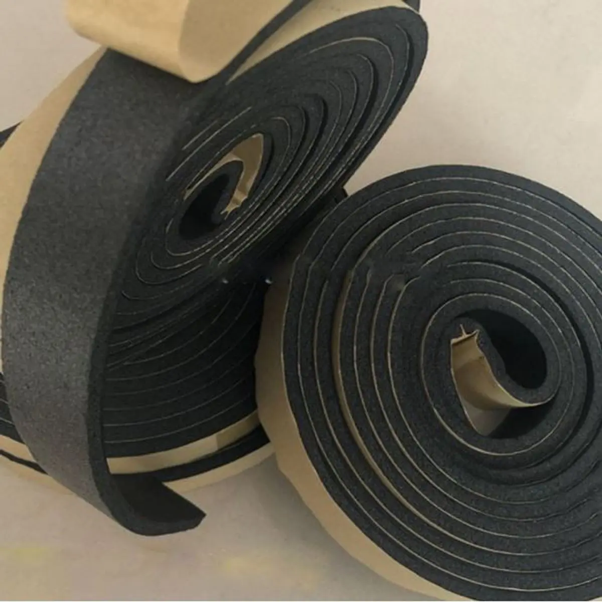 Mút EVA dán dây điện có keo dán 20mmx5mm dài 1m