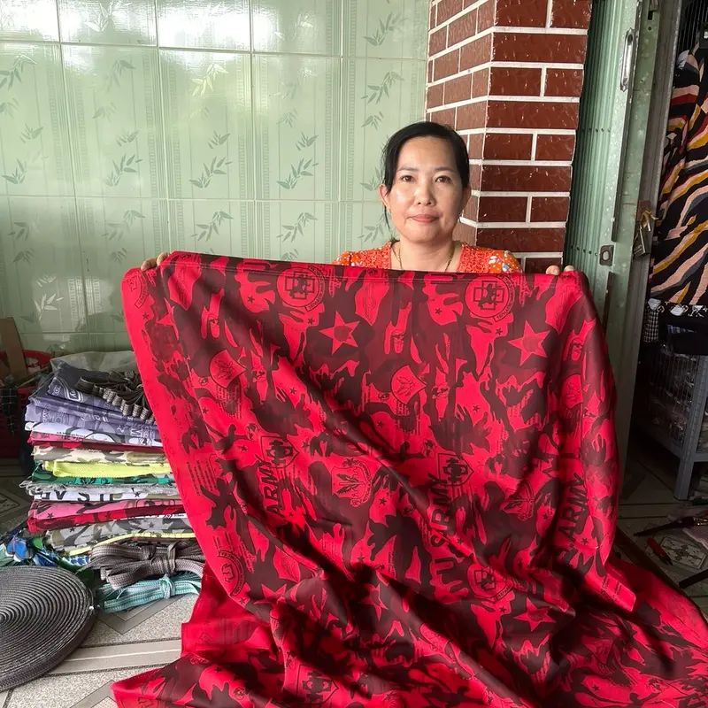 Vỏng  rằn  ri  nhiều  màu  sắt  ngang một  mét hai dài 2met đi kèm  5 mét dây 1