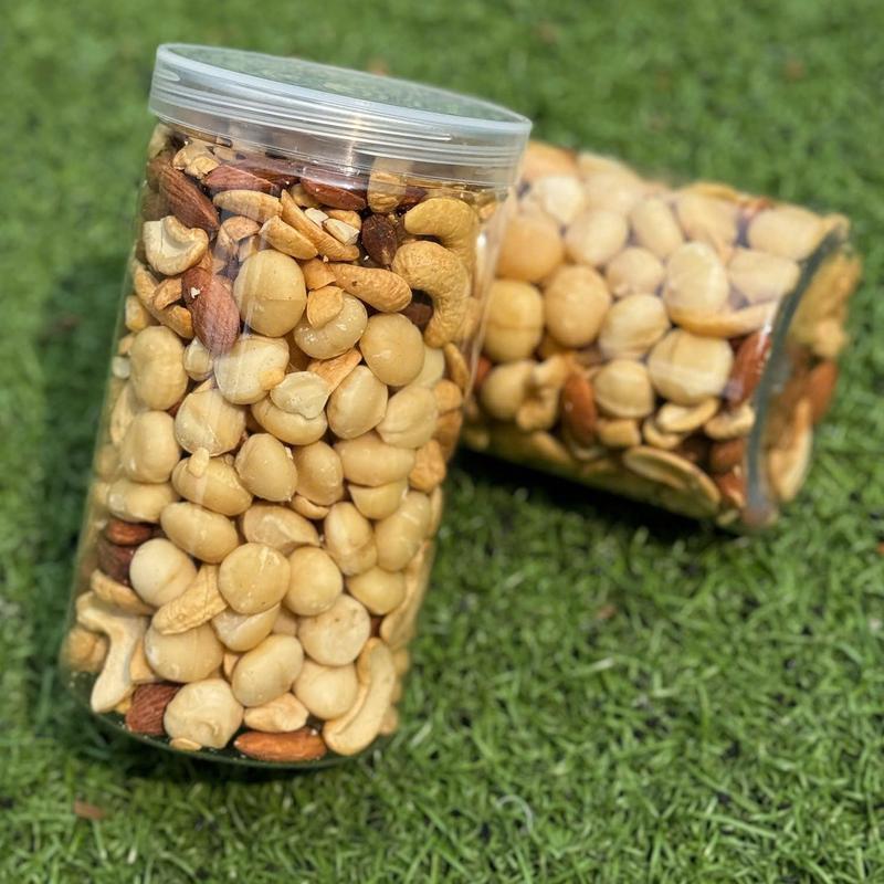 -   Hàng mới trong ngày    1 Hũ 0.5kg Mix 3 loại hạt   không óc chó     Granola Siêu Hạt Siêu Macca: Hương Vị Tinh Tế từ Hạt Hạnh Nhân Úc Hạt Điều Bình Phước và Macca Đắk Lắk Food Snack Nuts Ăn Vặt Thức Ăn Bag Bag 