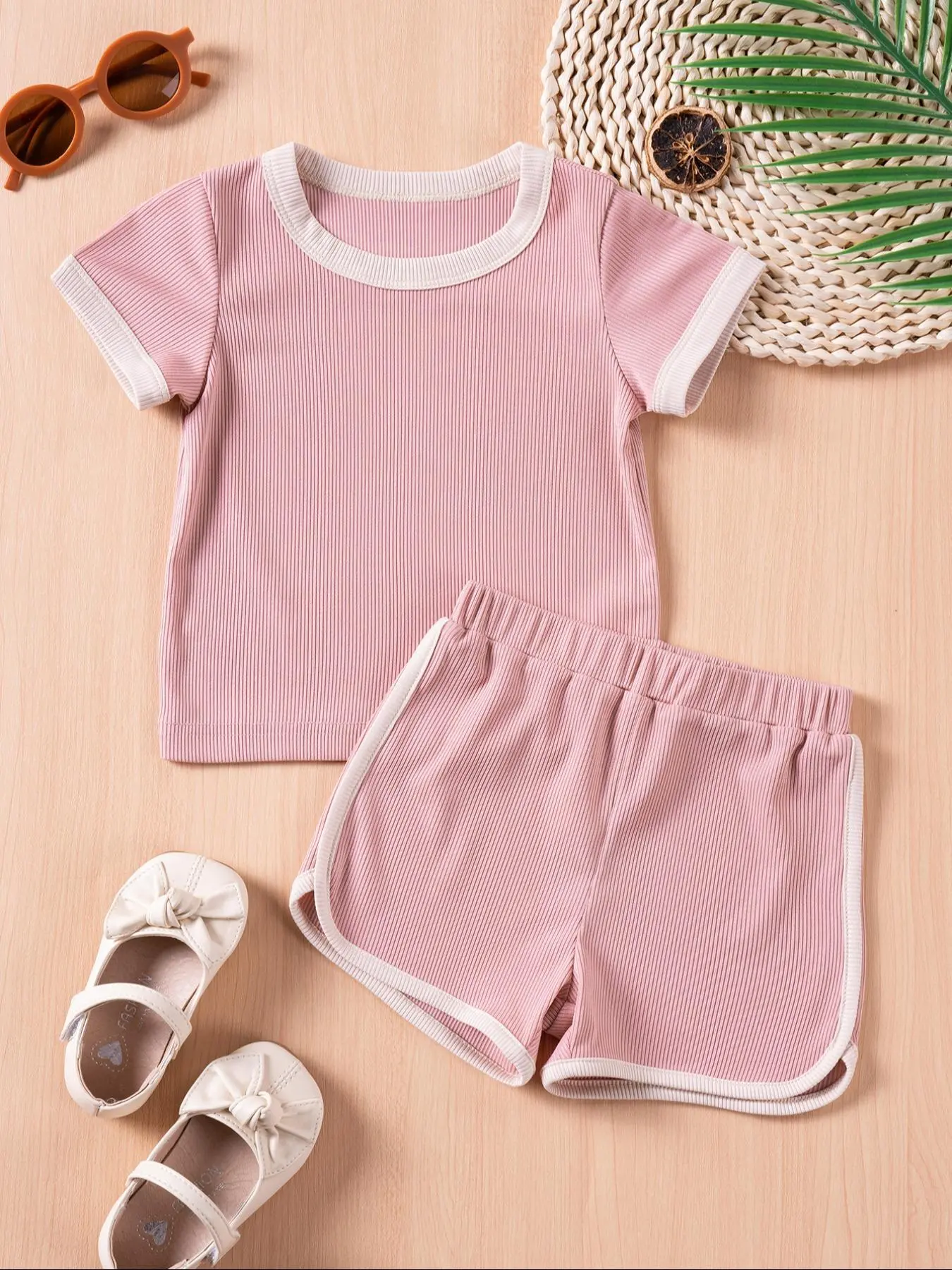 Two-piece Set Girl's Solid Contrast Binding Tee & Shorts Set, Casual Round Neck Short Sleeve T-shirt & Shorts for Summer, Kids Clothes for Daily Wear