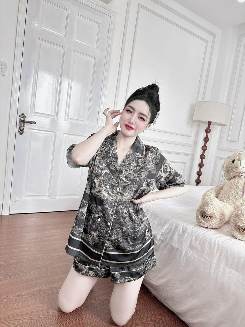 Product Introduction of Đồ bộ đùi lụa Latin fom vest 4 cúc bọc - size dưới 70kg  Women 23