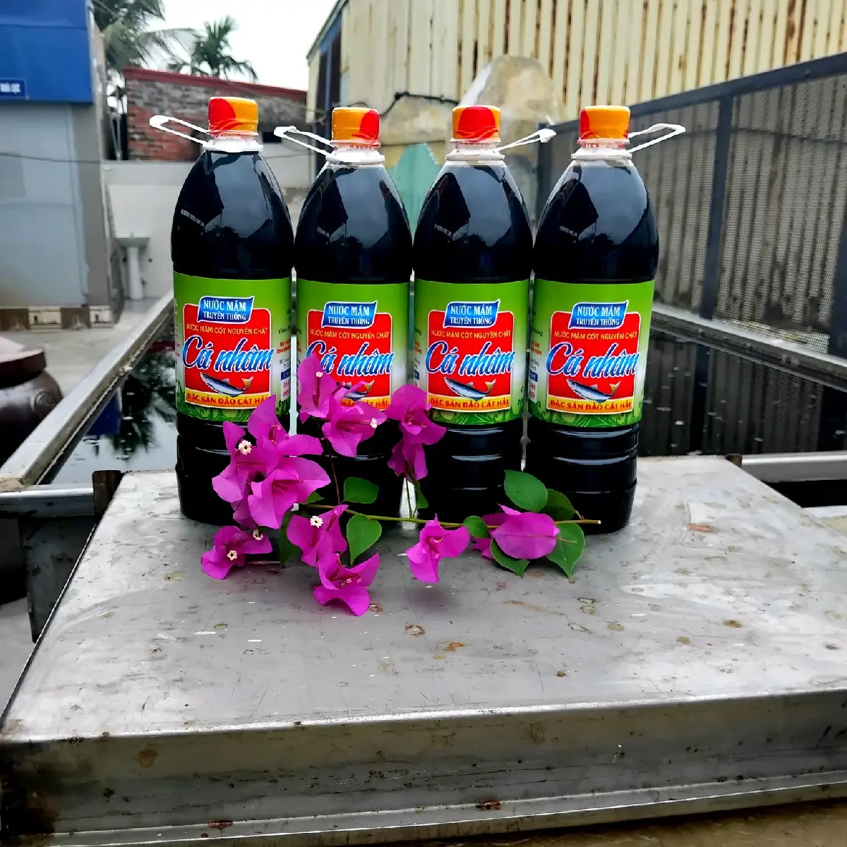 COMBO.  4 LÍT NƯỚC MẮM CỐT CÁ NHÂM CÔ ĐẶC 29⁰ ĐẠM"NƯỚC MẮM TRUYỀN THỐNG " ĐẶC SẢN ĐẢO CÁT HẢI.GIA VỊ CHẤM ,SỐT NẤU ĂN.