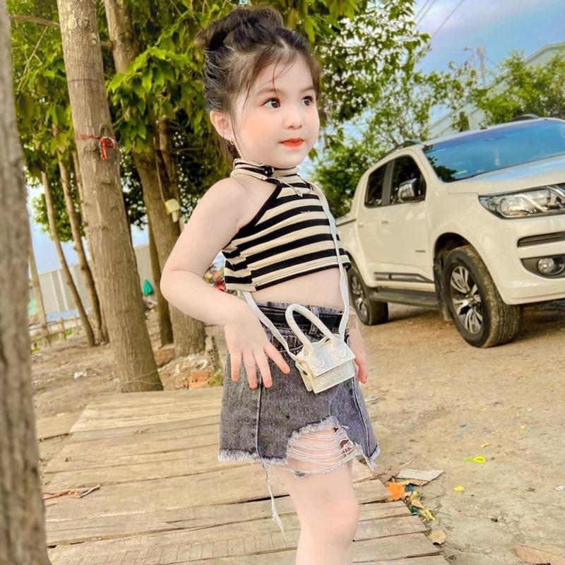 SET ÁO YẾM CHÂN VÁY BÒ CHẤT XINH