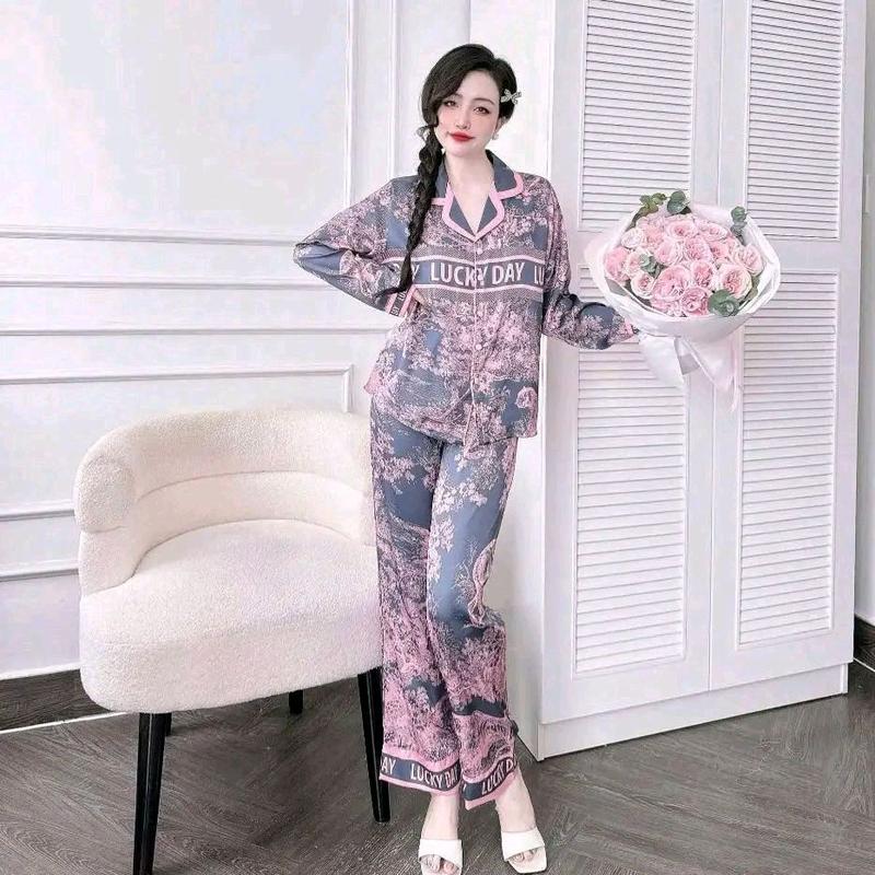 Latin-21: Bộ Đồ Pijama Nút Bọc ,Size 45-60kg & 60-75kg, Vải Lụa Latin Tơ Tằm Mềm Mại Mát, Cảnh Rừng Hồng Ghi, Quần Dài Tay Áo Dài Ngắn, Cho Nữ - Quần Ngủ Voi Women Nho Kem Nhung 2