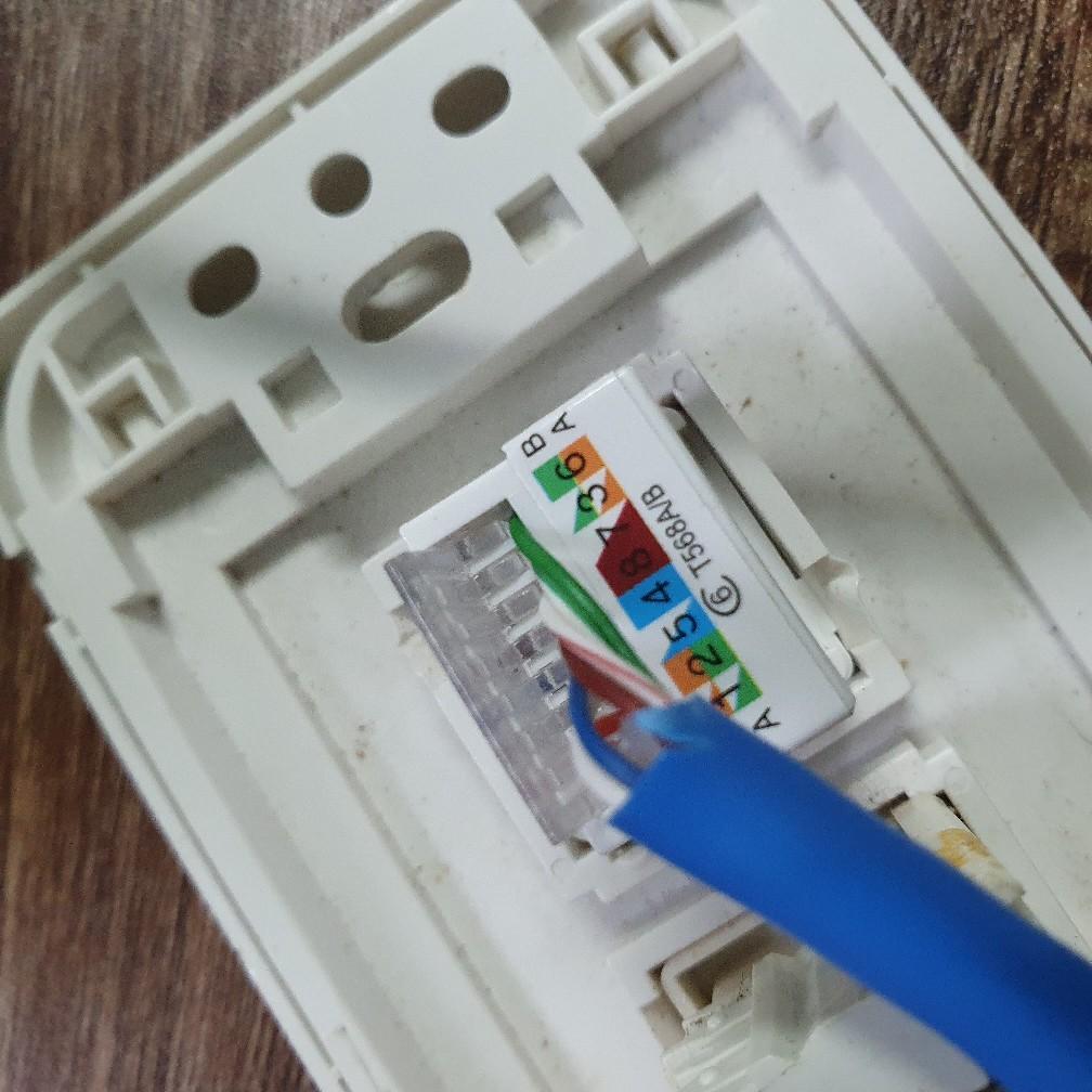 Hạt mạng &acirc;m tường RJ45 tự đ&oacute;ng cat6, m&atilde; HB-8040, d&ugrave;ng để bấm đầu d&acirc;y mạng (Vừa mặt sino tr&ograve;n)