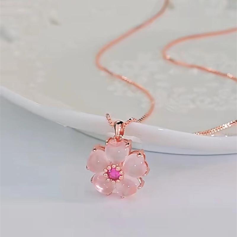 Product Introduction of Natural Crystal Attracting Male Necklace Female Sweet Peach Heart Powder Crystal Pendant Natural Ross Quartz Clavicle Chain Jewelry 2
