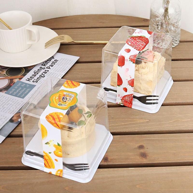 Hộp nhựa đựng các loại bánh Mousse / Tiramisu đế vuông lõi tròn nắp trong kèm nĩa 5
