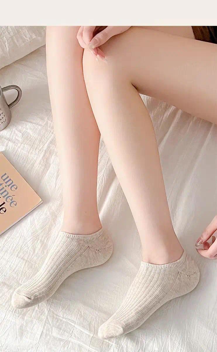 Product Introduction of 5/1Pairs of Short Socks Women's Summer Solid Color Black and White Simple Casual Low Cut Breathable Socks 4