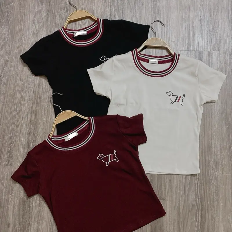 Áo Croptop viền cổ tròn pha màu, in hình con chó <53kg