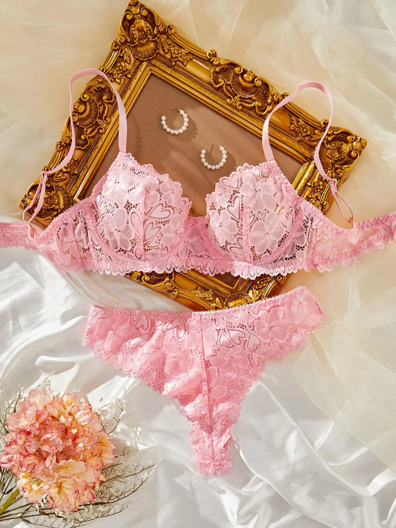 Women's Solid Color Heart & Floral Contrast Lace Underwire Bra & Panty Two-Piece Matching Set, Sexy Soft Comfortable High Stretch Adjustable Strap Triple-Breasted Bra & Panty, Lingerie Set for Women