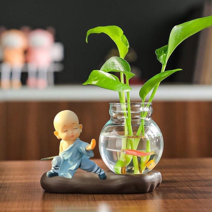 Tượng chú tiểu âm nhạc , tập võ, kèm chậu trồng cây thuỷ sinh mini để bàn