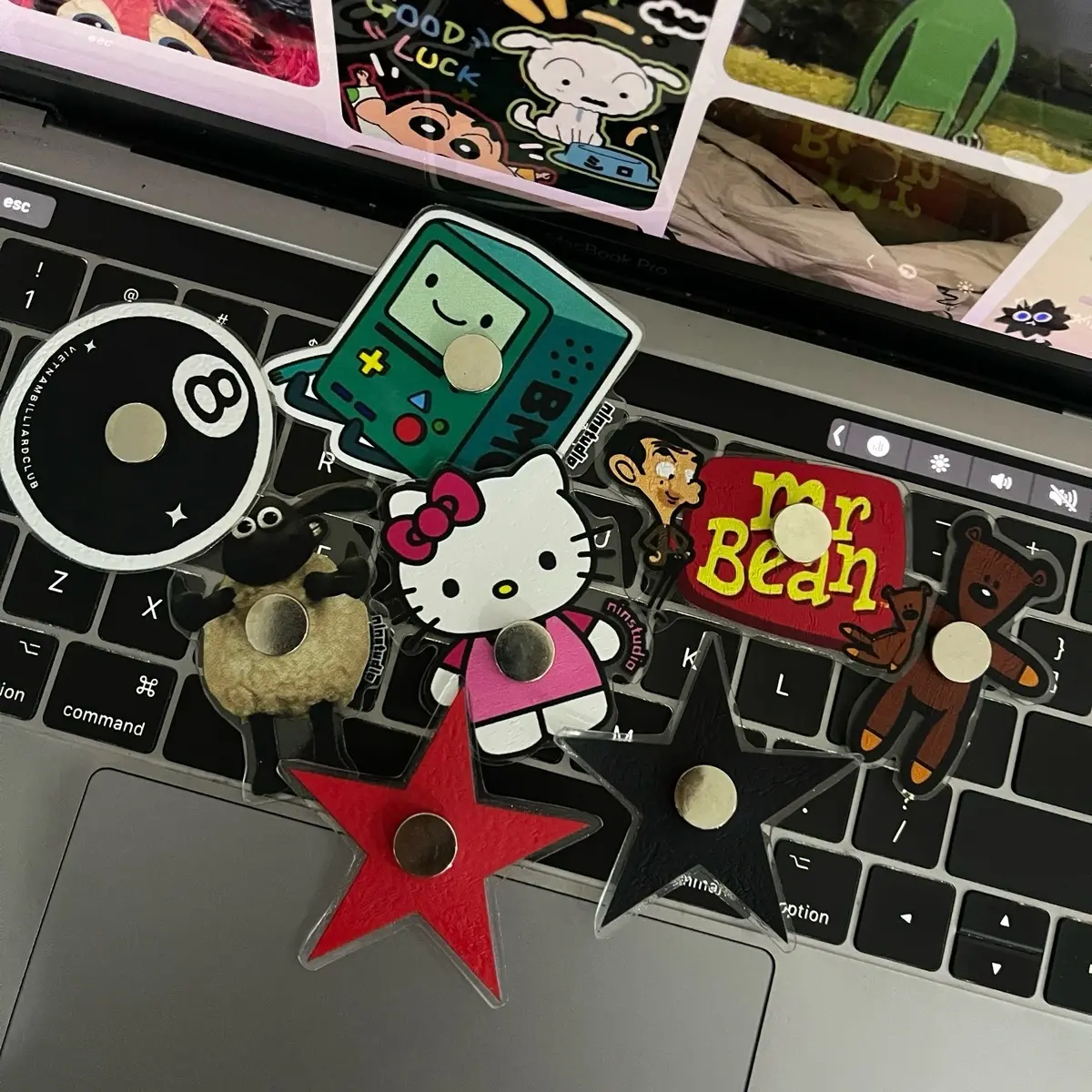 Sticker Gắn Mũ Len Ninstudio 2024