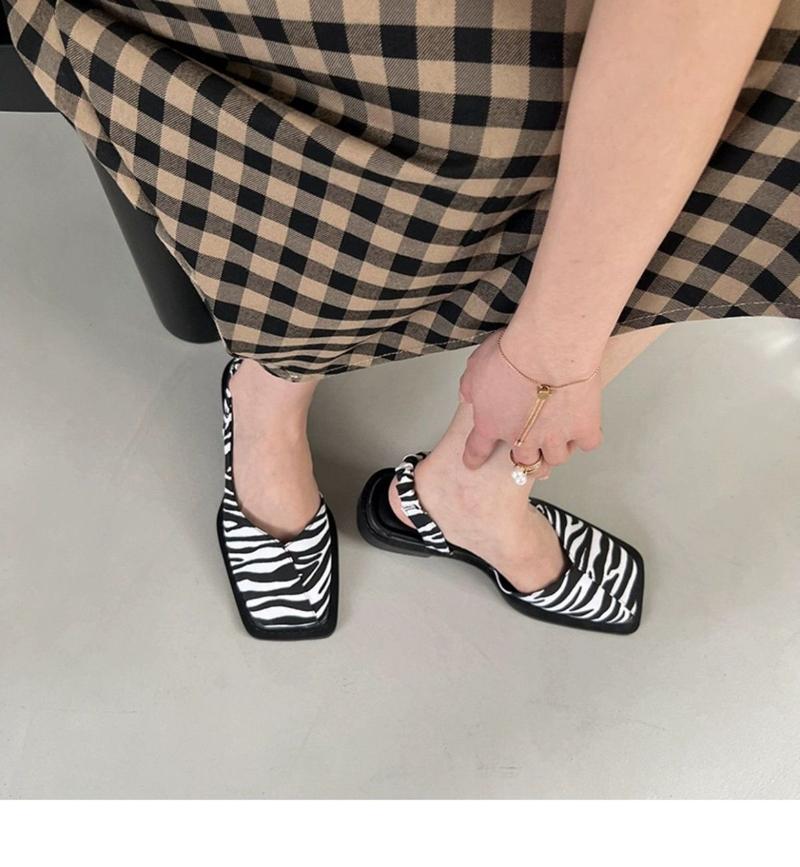 Product Introduction of Internet Celebrity Closed Toe Sandals for Women 2024 Spring and Summer New French Retro Flat Square Toe Shoes Niche Sandals Ins Fashion 15